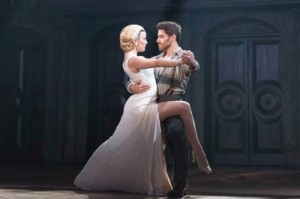 Evita and Che dancing